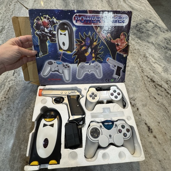Gamevision Power Games Penguin Famiclone 108 Games Desert Storm & More Works Box